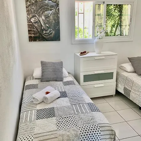 De Luxe Bas Prix Villa *